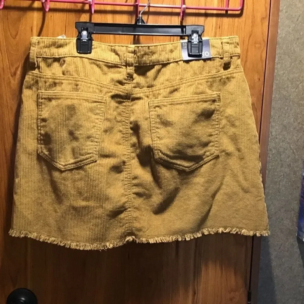 NWT Indigo Rein Brand Camel Corduroy Skirt.  13
